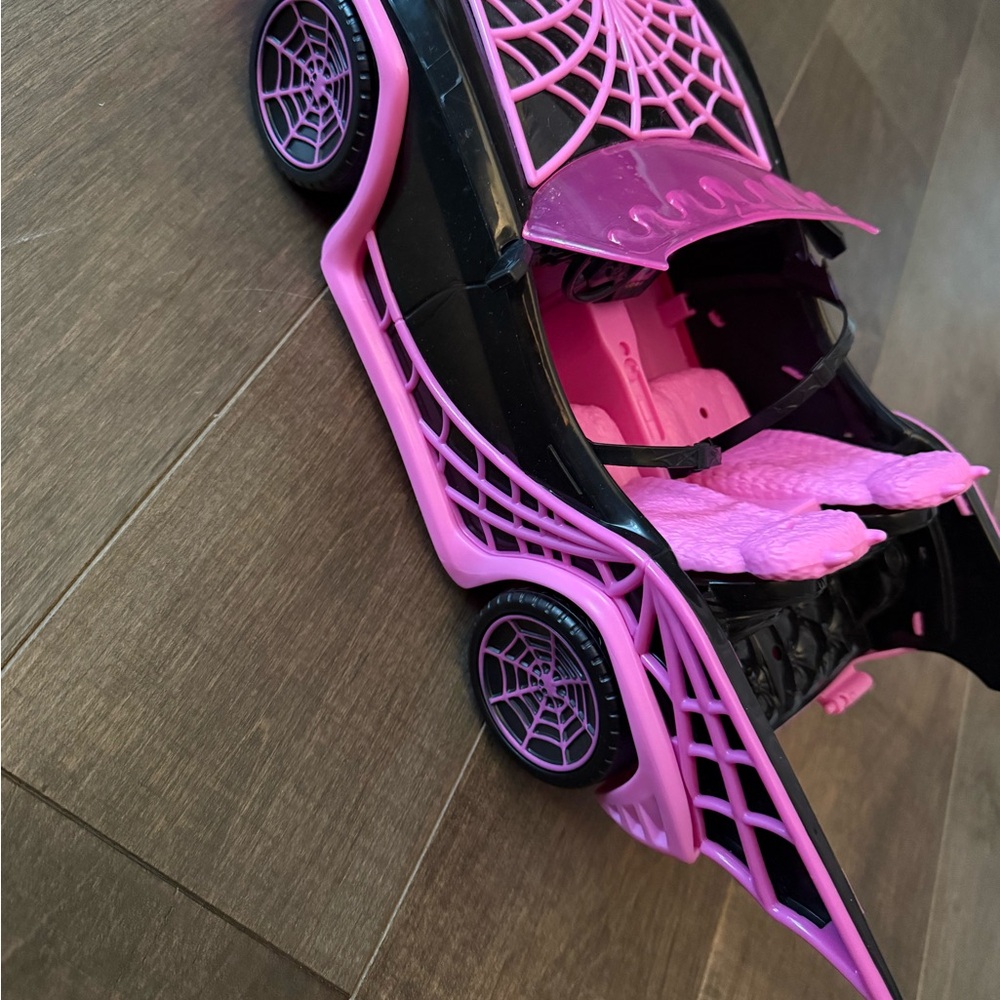 🖤 Monster High Black & Pink Toy Car 💖 - Picture 5 of 5